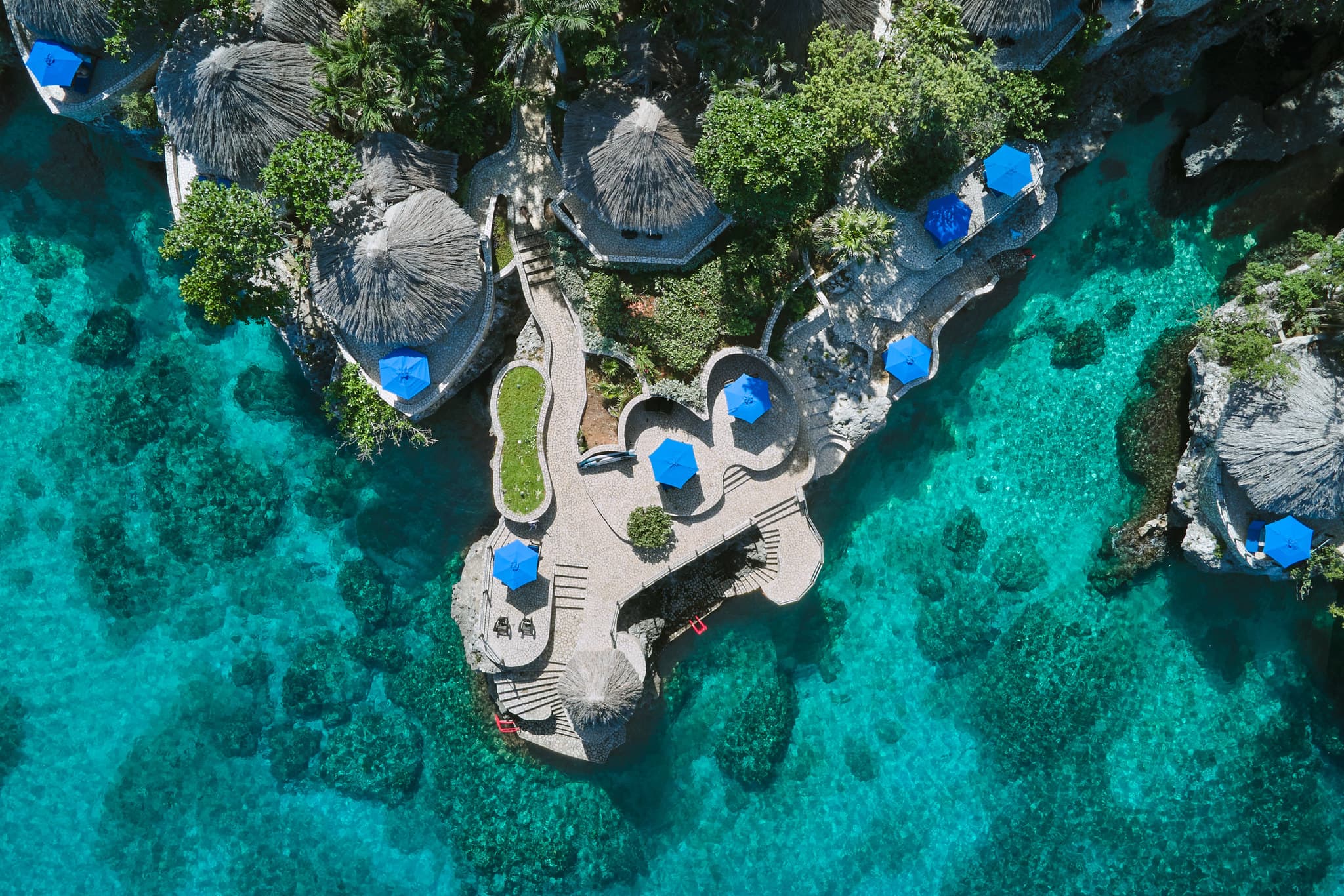 Cliff-side spa setting overlooking the Caribbean Sea in Negril